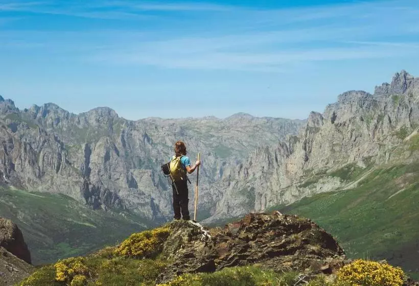 Albergue De Caín El Diablo De La Peña