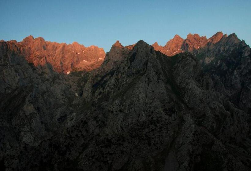 Albergue De Caín El Diablo De La Peña