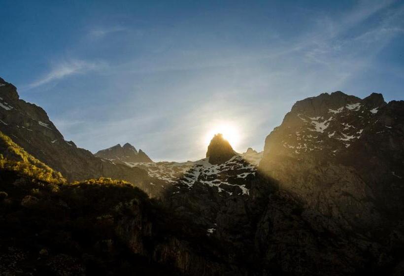 Albergue De Caín El Diablo De La Peña