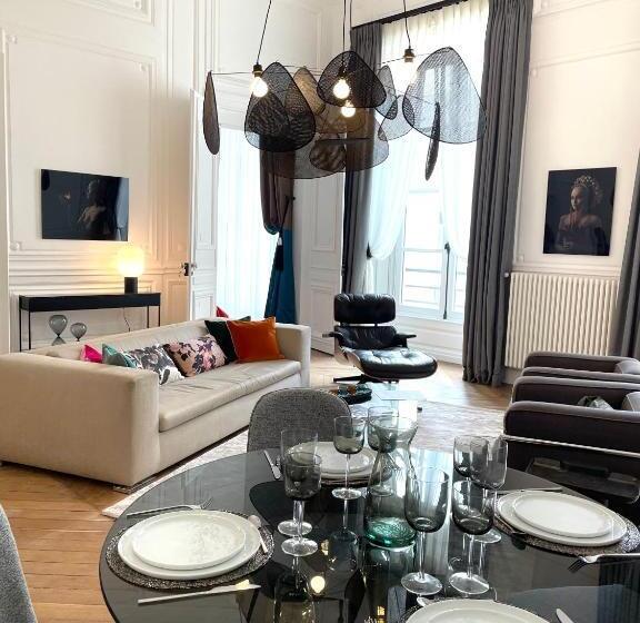Appartement Charles Le Brun, Face Au Château De Versailles, Avec Parking Privé