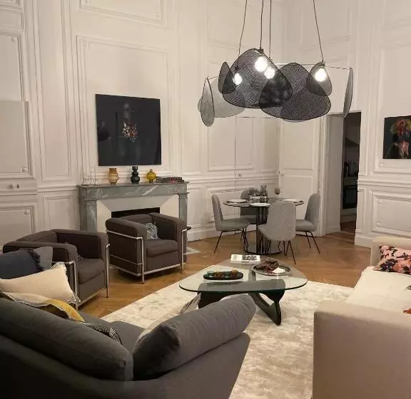 Appartement Charles Le Brun, Face Au Château De Versailles, Avec Parking Privé