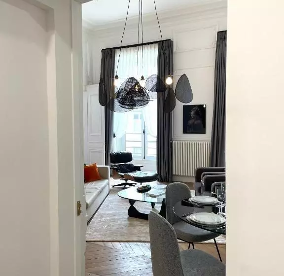 Appartement Charles Le Brun, Face Au Château De Versailles, Avec Parking Privé