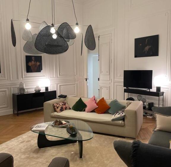 Appartement Charles Le Brun, Face Au Château De Versailles, Avec Parking Privé