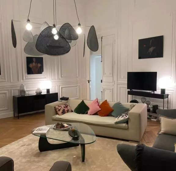 Appartement Charles Le Brun, Face Au Château De Versailles, Avec Parking Privé
