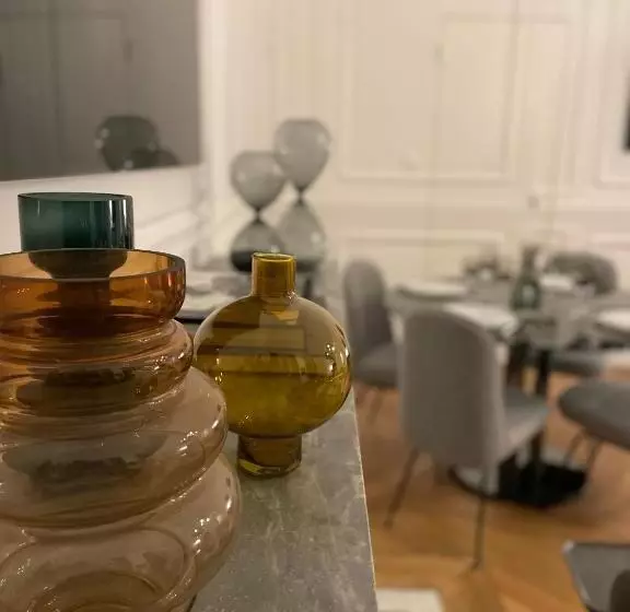 Appartement Charles Le Brun, Face Au Château De Versailles, Avec Parking Privé