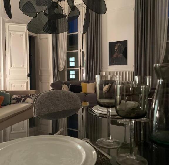 Appartement Charles Le Brun, Face Au Château De Versailles, Avec Parking Privé