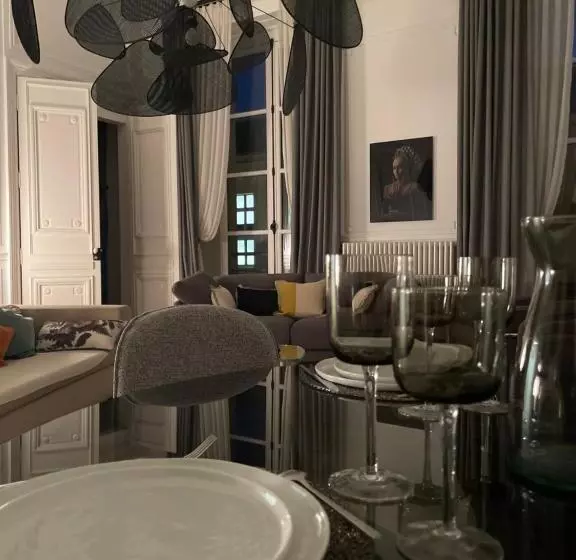 Appartement Charles Le Brun, Face Au Château De Versailles, Avec Parking Privé
