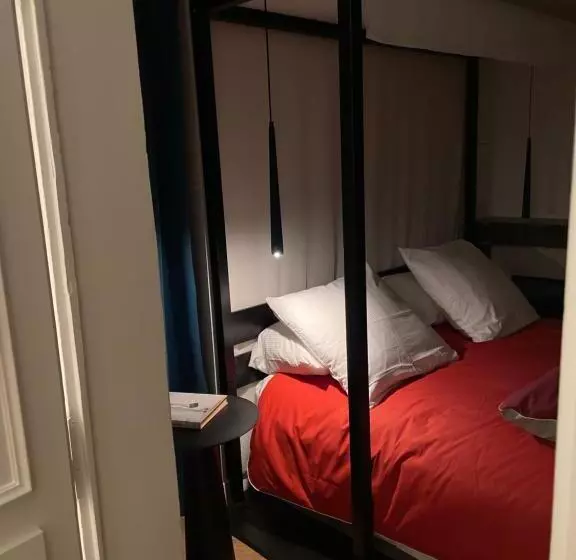 Appartement Charles Le Brun, Face Au Château De Versailles, Avec Parking Privé