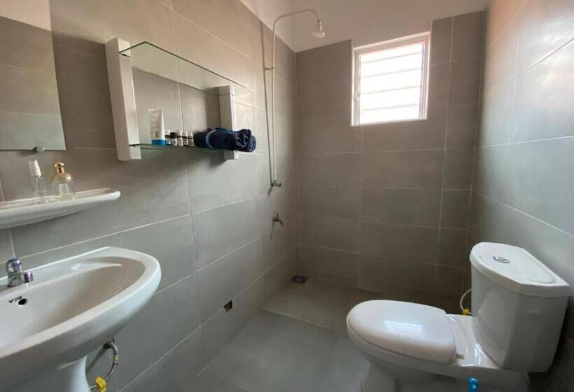 تختخواب و صبحانه Les Amazones Rouges Chambre Jaune