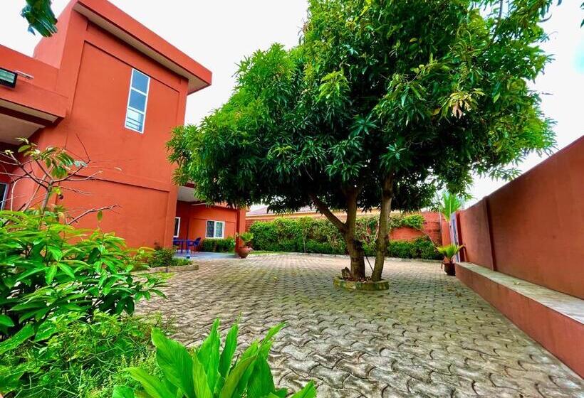 تختخواب و صبحانه Les Amazones Rouges Chambre Jaune