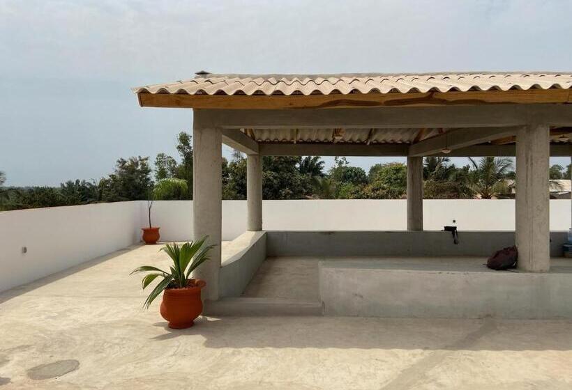 تختخواب و صبحانه Les Amazones Rouges Chambre Jaune