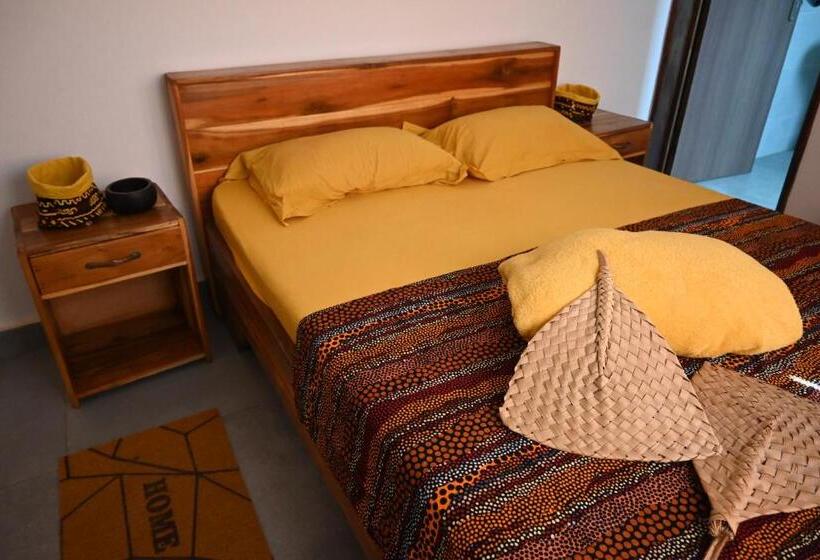 تختخواب و صبحانه Les Amazones Rouges Chambre Jaune