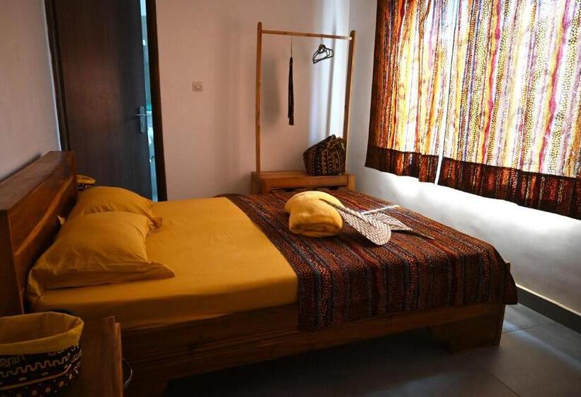 تختخواب و صبحانه Les Amazones Rouges Chambre Jaune