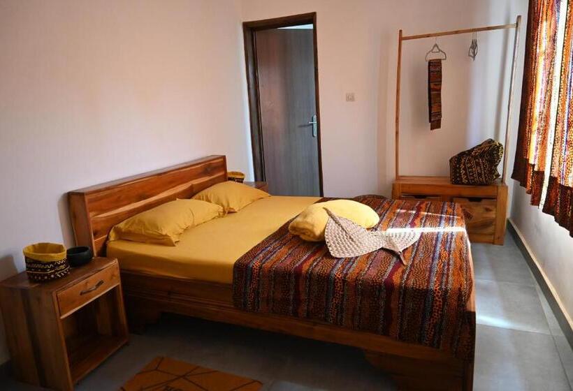 تختخواب و صبحانه Les Amazones Rouges Chambre Jaune