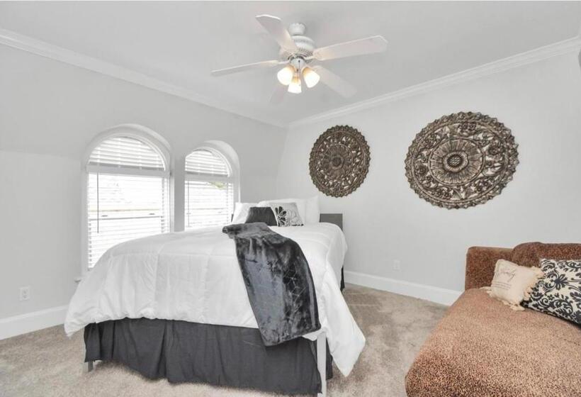 تختخواب و صبحانه Peaceful Queen Master Suite