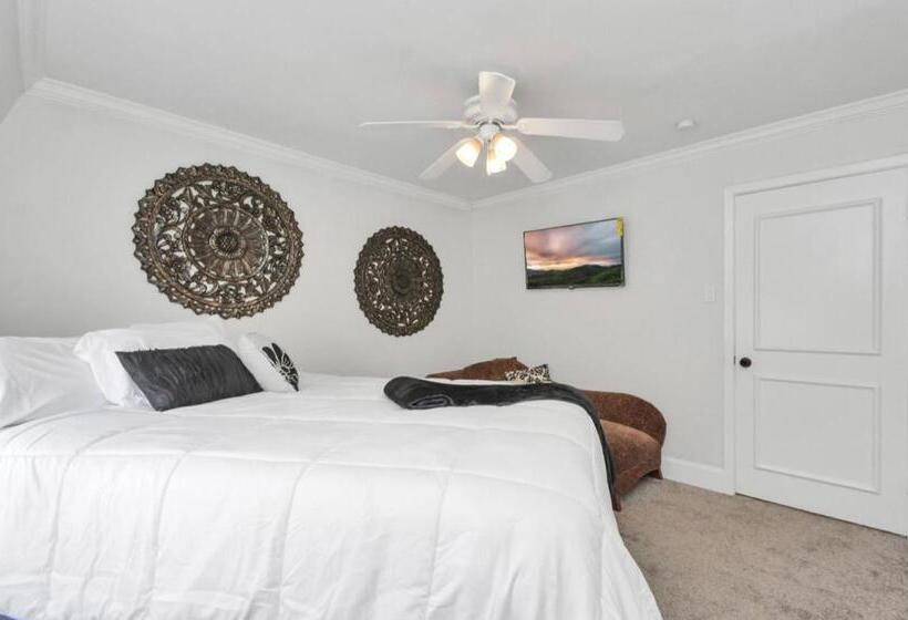 تختخواب و صبحانه Peaceful Queen Master Suite