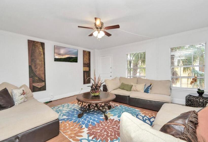 تختخواب و صبحانه Peaceful Queen Master Suite