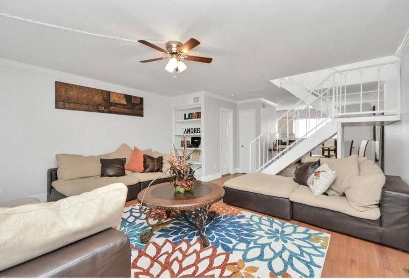 تختخواب و صبحانه Peaceful Queen Master Suite