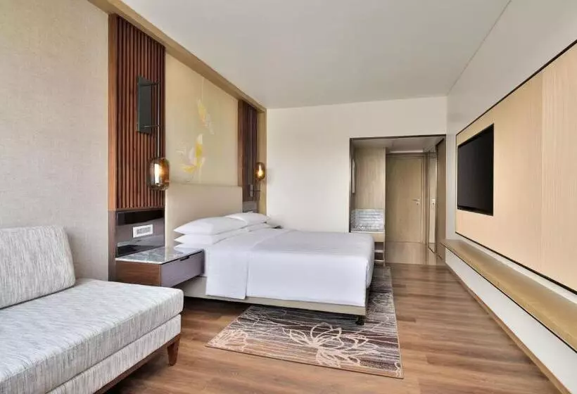 هتل Courtyard By Marriott Gorakhpur