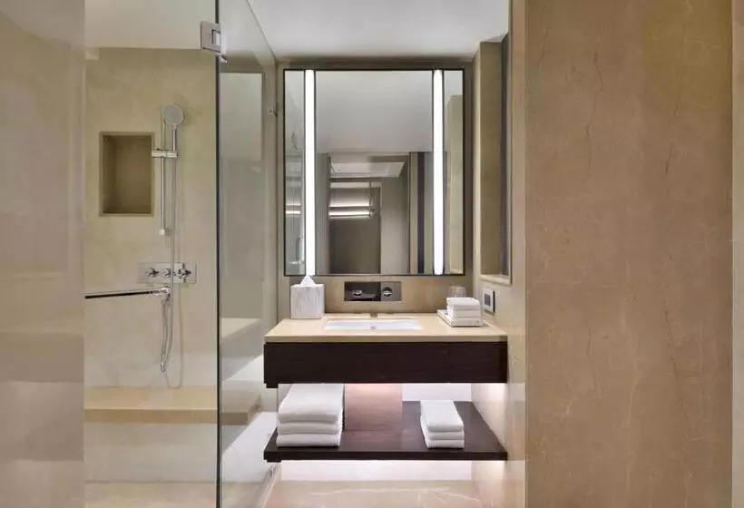 هتل Courtyard By Marriott Gorakhpur