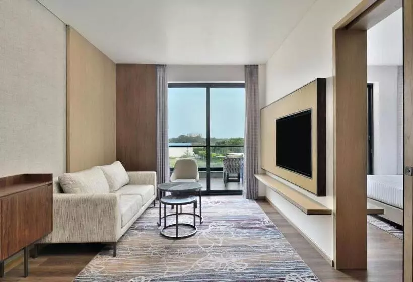 هتل Courtyard By Marriott Gorakhpur