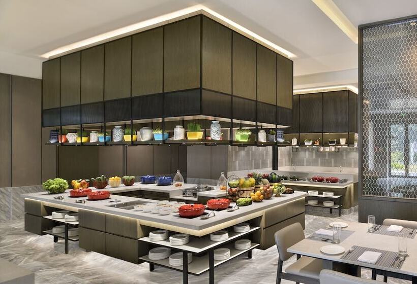 Отель Courtyard By Marriott Gorakhpur