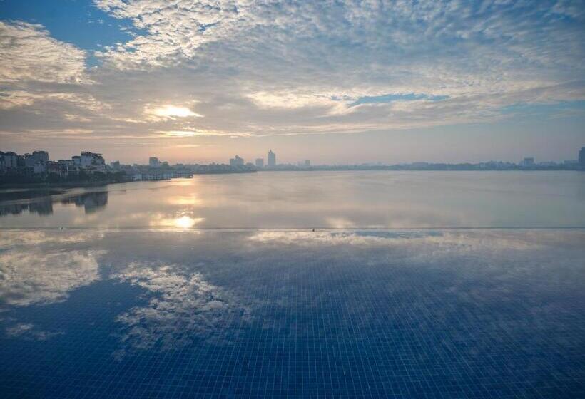 هتل Elegant Mansion 88