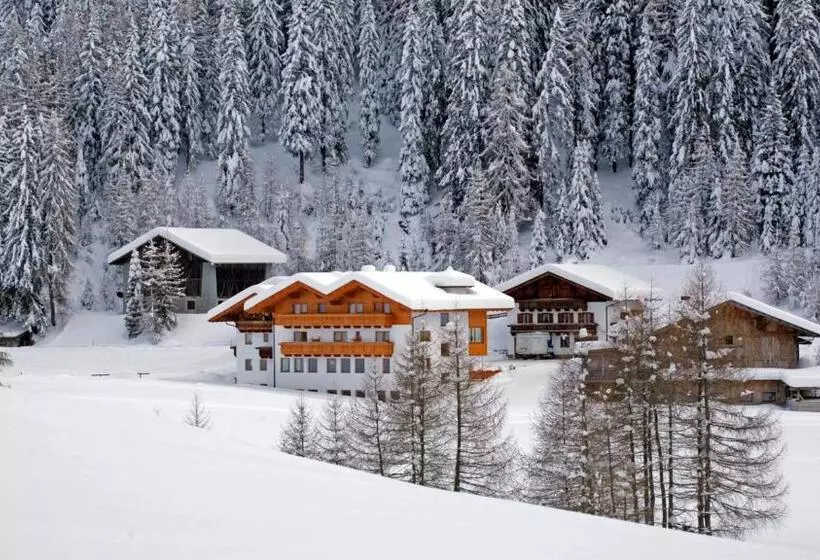 ホテル Gasthof Pension Innerhütt
