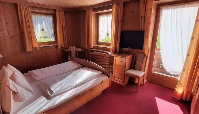 ホテル Gasthof Pension Innerhütt