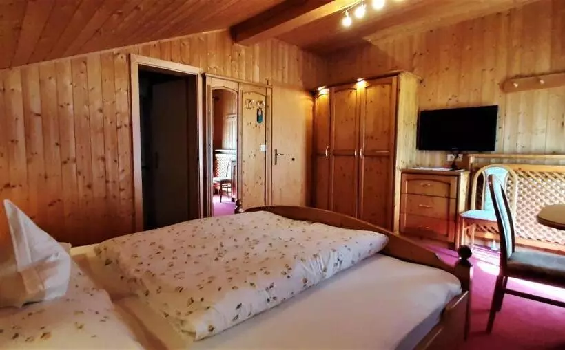 ホテル Gasthof Pension Innerhütt