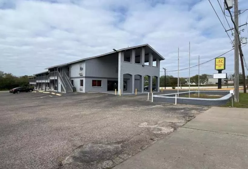 Hotelli Regency Inn By Oyo Three Rivers