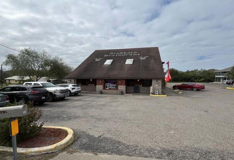 ホテル Regency Inn By Oyo Three Rivers