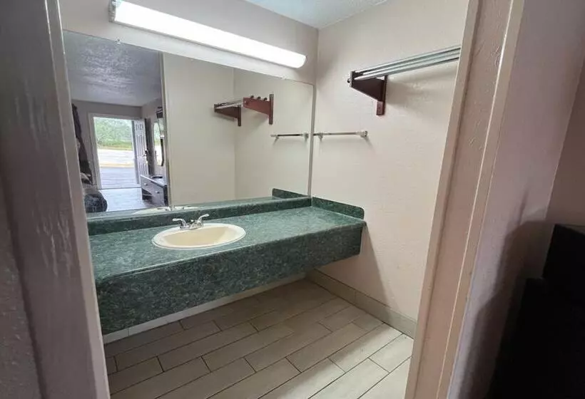 Hotelli Regency Inn By Oyo Three Rivers