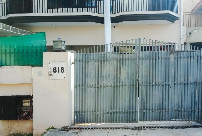 پانسیون Capital Home One