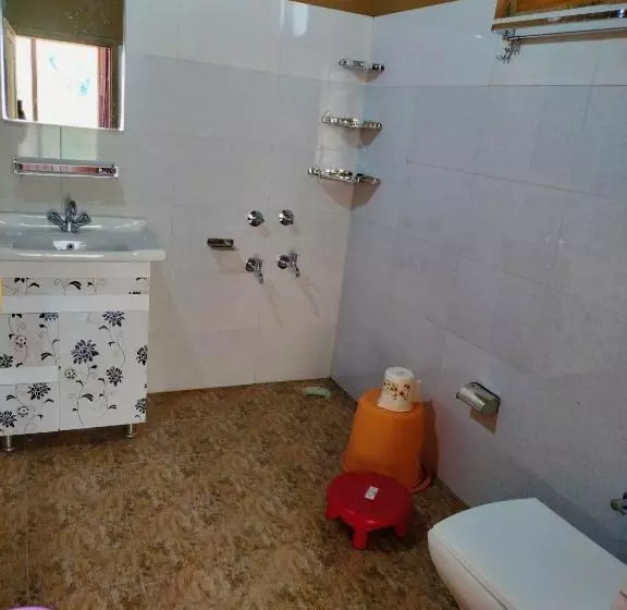 Lomakeskus Pyare Cafe Cottages And Tents