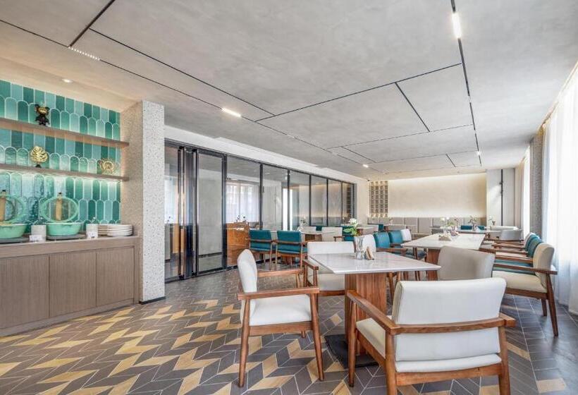 Atour Hotel Taizhou Linhai Taizhou University