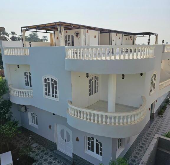 تختخواب و صبحانه Luxor Panorama