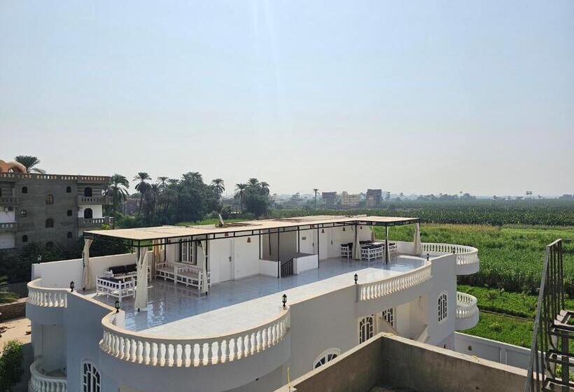 تختخواب و صبحانه Luxor Panorama