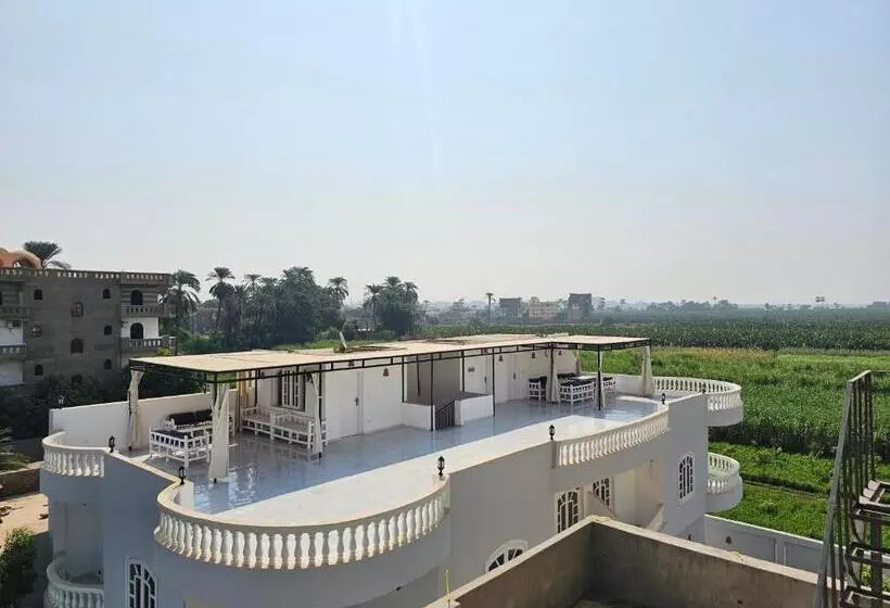 تختخواب و صبحانه Luxor Panorama