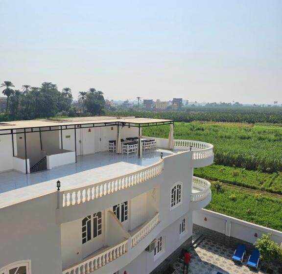 تختخواب و صبحانه Luxor Panorama