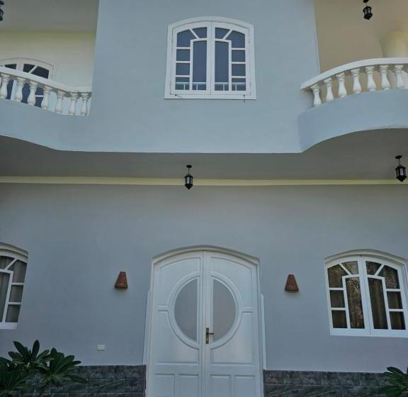 تختخواب و صبحانه Luxor Panorama