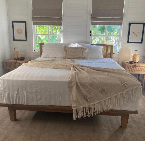 צימר The White House On Bunaken