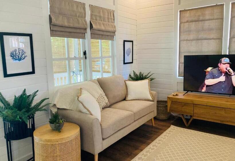 צימר The White House On Bunaken