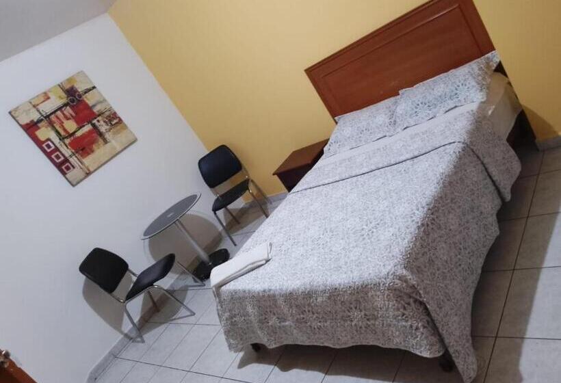 בית מלון כפרי Olmedo Plaza