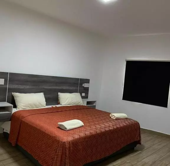 Hotelli Sevilla Paraíso