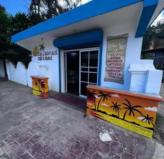 ホテル Sunrise Internet Cafe And