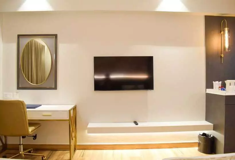 ホテル Tulip Inn Shravasti