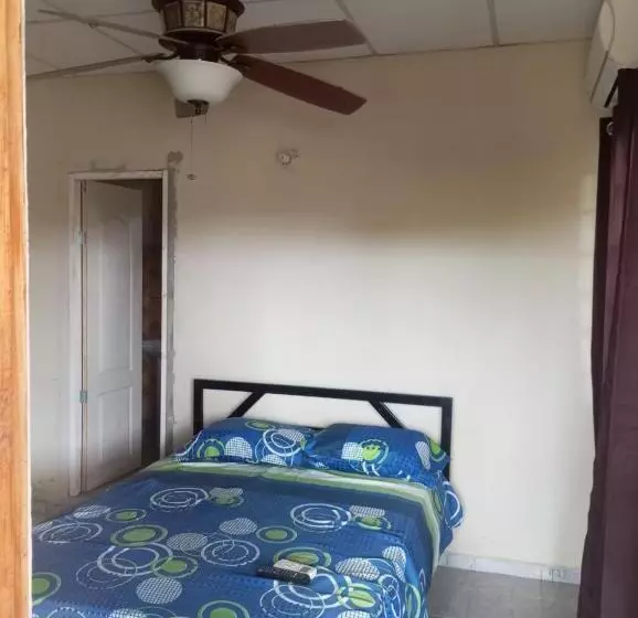 ペンション Hostal El Valle