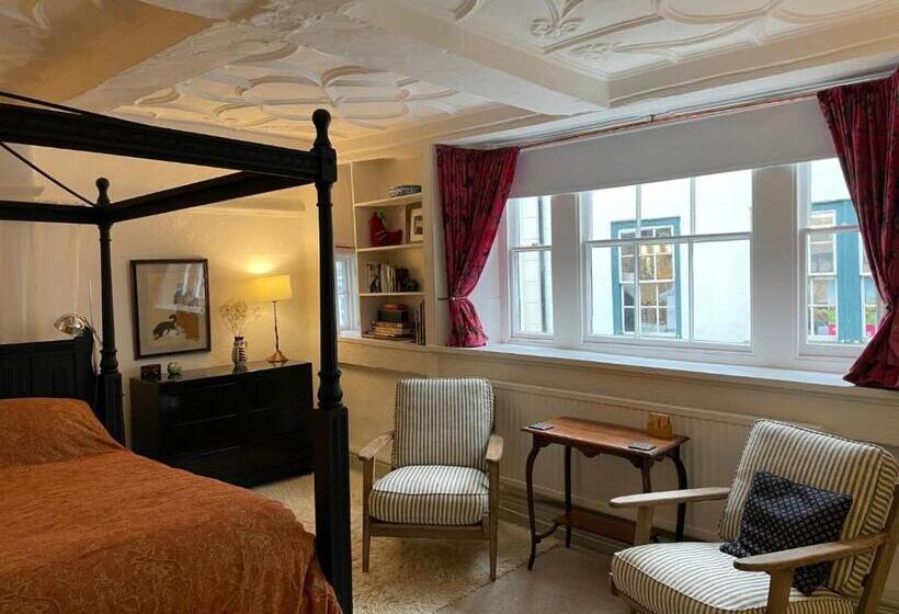 Пансион The Totnes Guest House. Upstairs At Zappa S