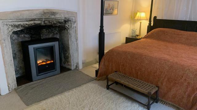 Пансион The Totnes Guest House. Upstairs At Zappa S